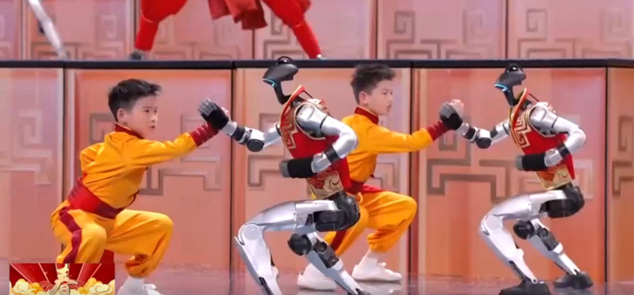 图5 2026 年春晚舞台上的机器人